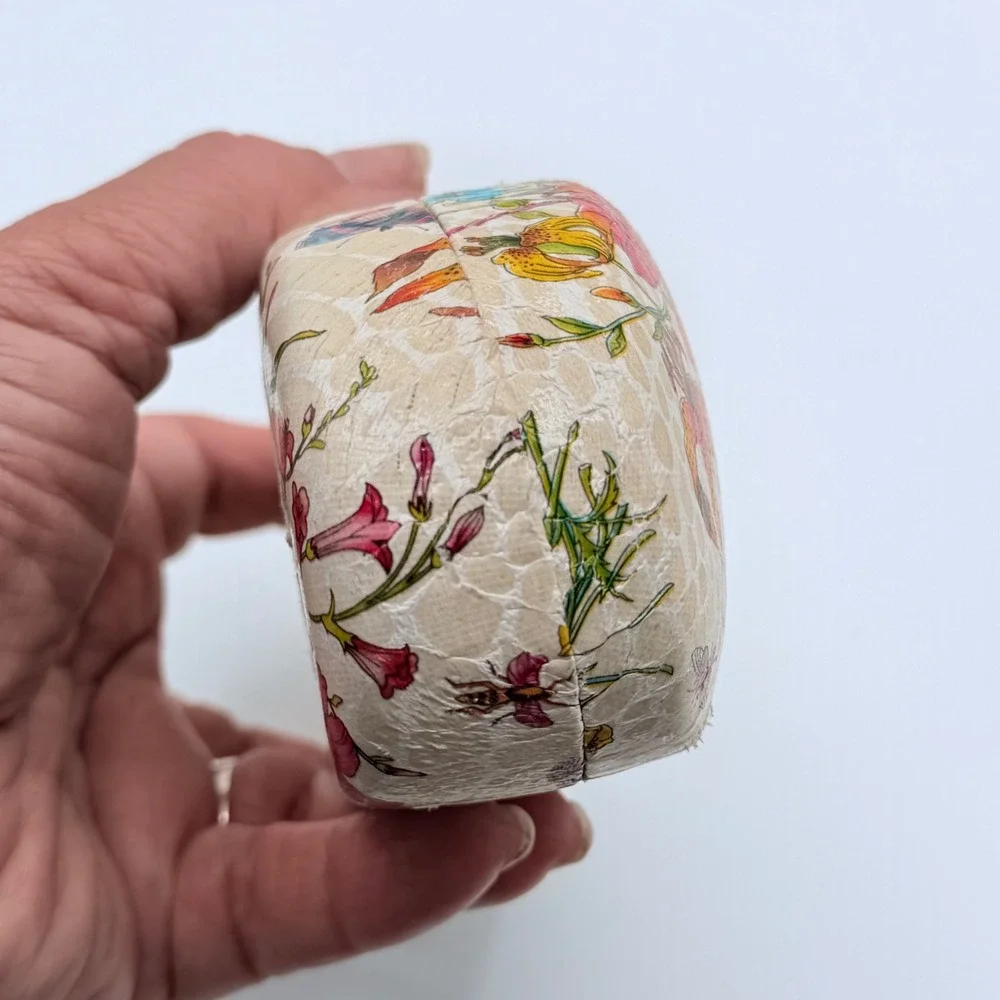 Eyes on Europe Floral Botanical Clam Shell Eyeglass Case Cottagecore Whimsical